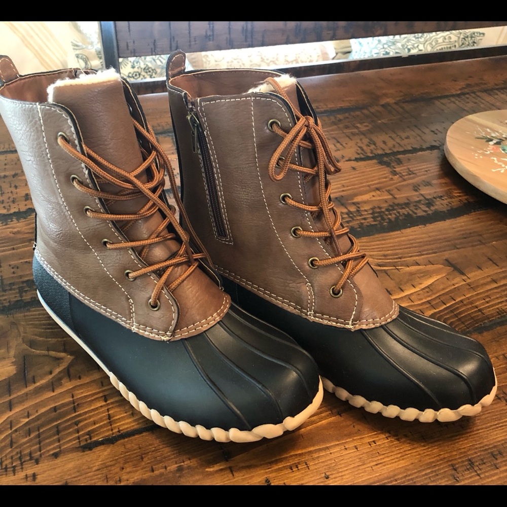 Brand New Women’s Duck / Rain Boots Dksuko